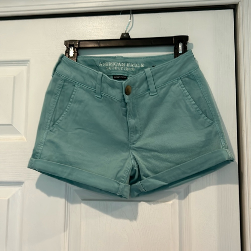 Women’s American Eagle shorts. Size 4 new with tags.